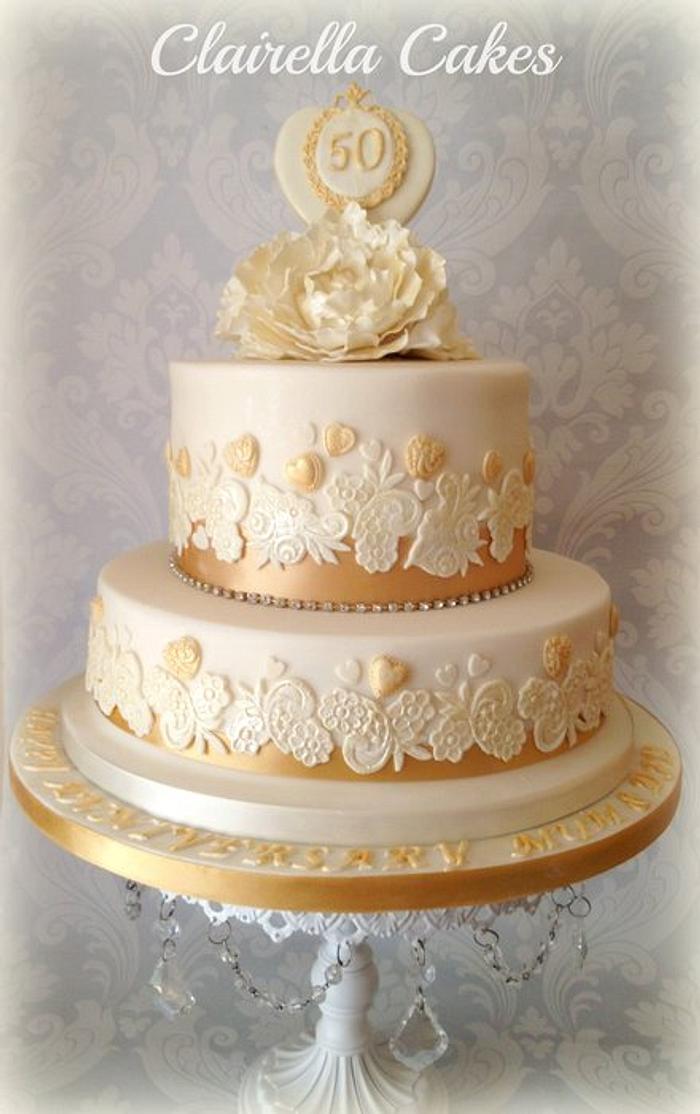 Round 50th anniversary cake with golden accents - Sugar and Spice