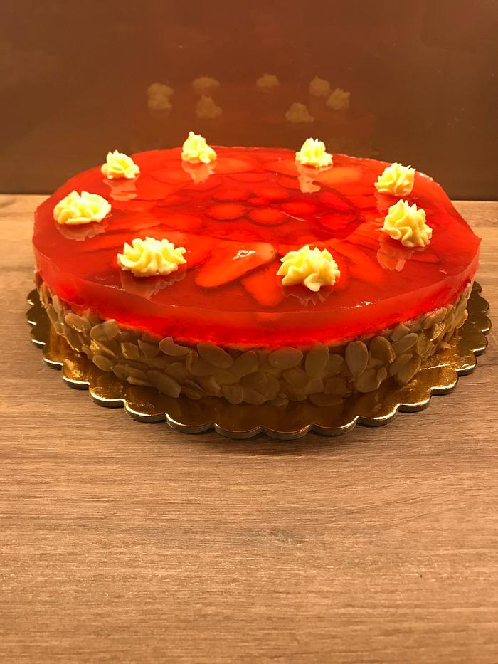 Classic cake with fresh strawberry