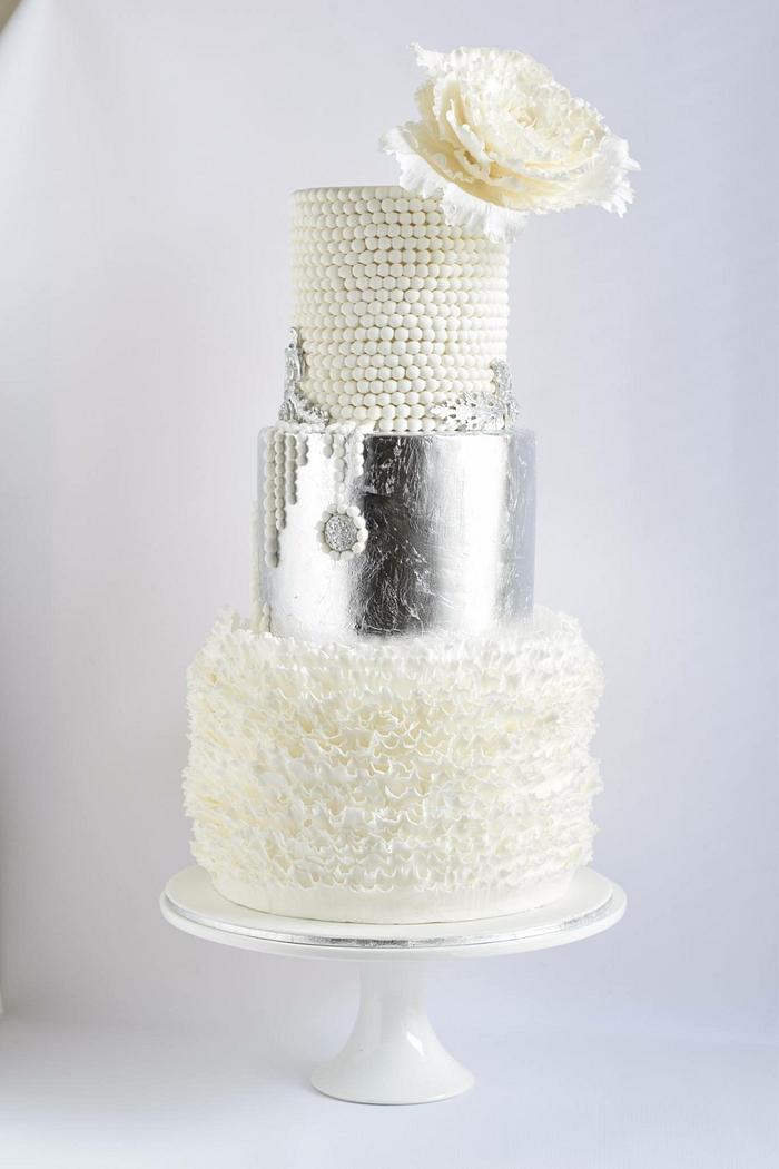 Beautiful and Elegant wedding cake