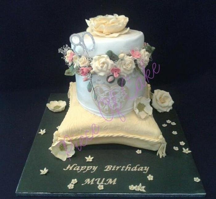 Flower box and pillow cake