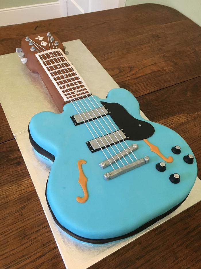 Gibson guitar cake 