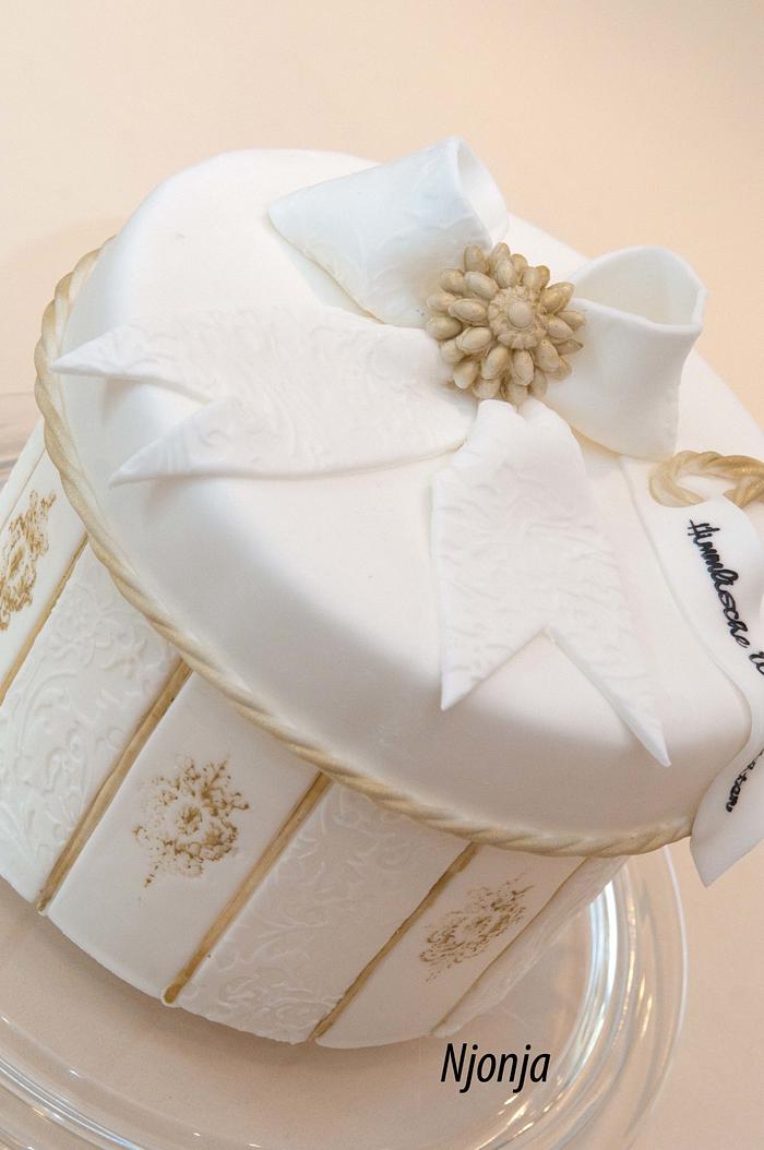 White Golden Christmas Gift Box Cake