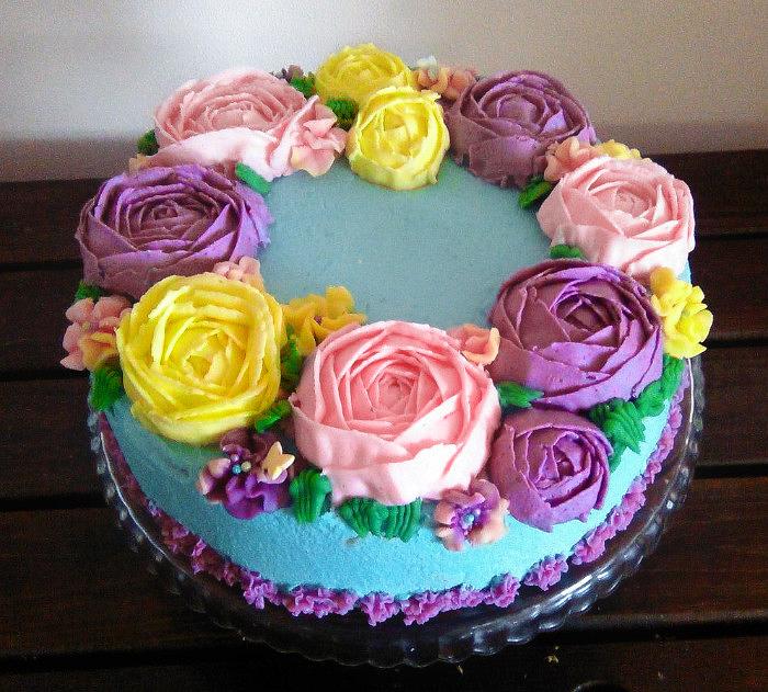 Flower wreath cake