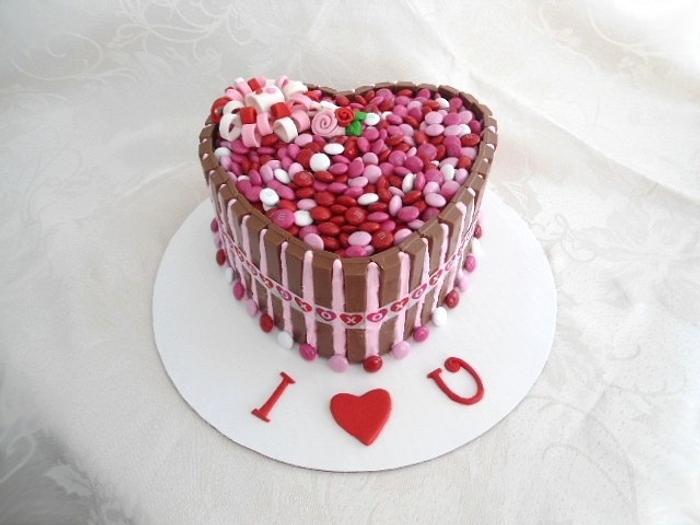 Valentine's KitKat Cake