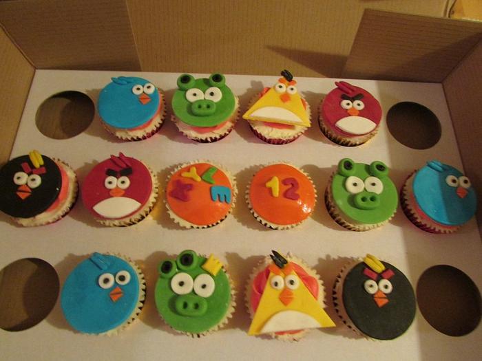 Angry bird cupcakes