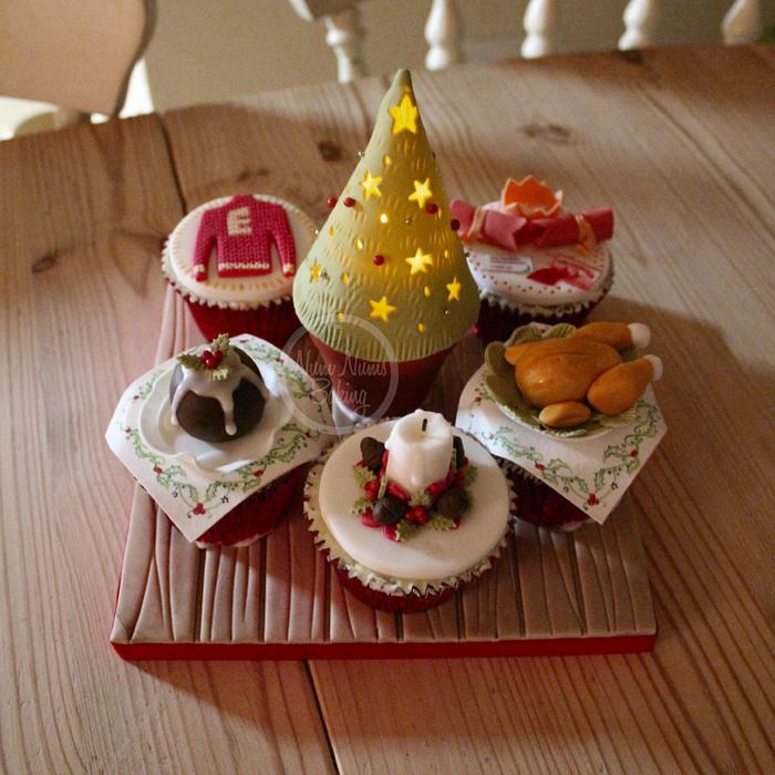 Traditional Christmas Cupcake Board
