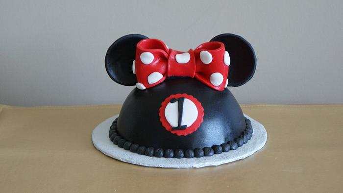 Minnie Mouse and Minnie Ears Hat smash cake
