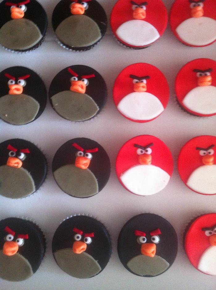 Angry birds cupcakes 