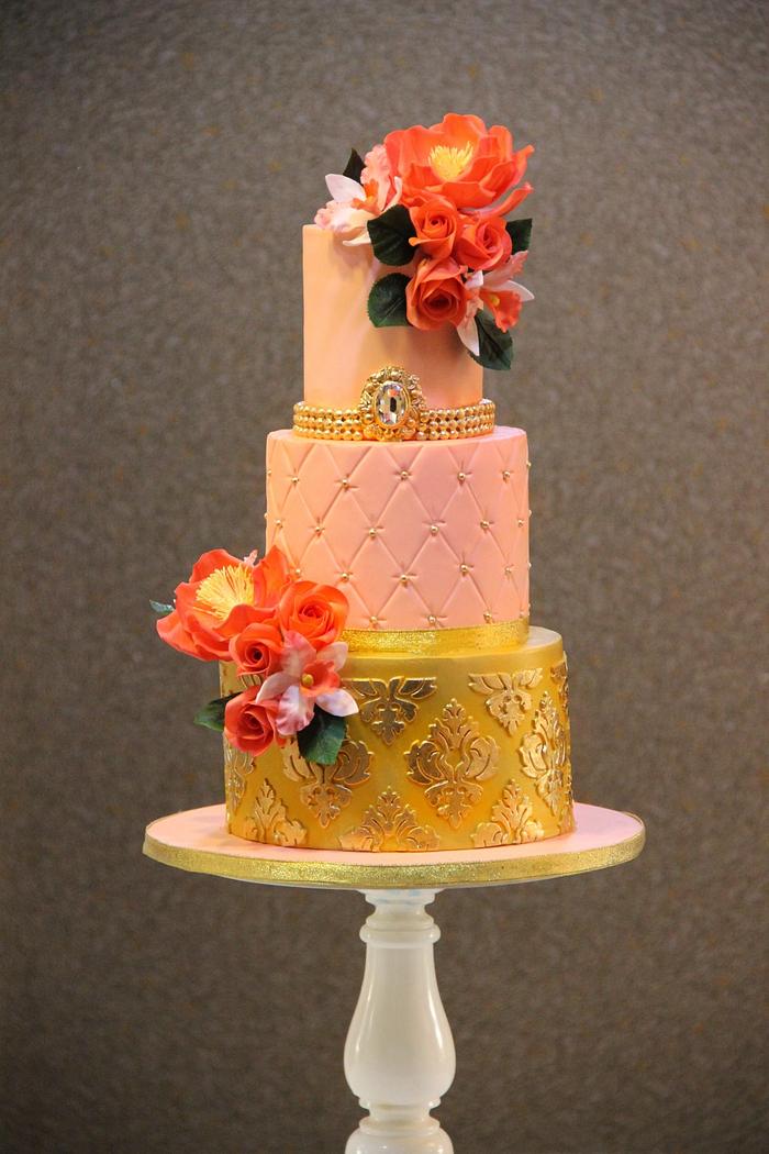 Wedding Cake in Gold and Pink ! 