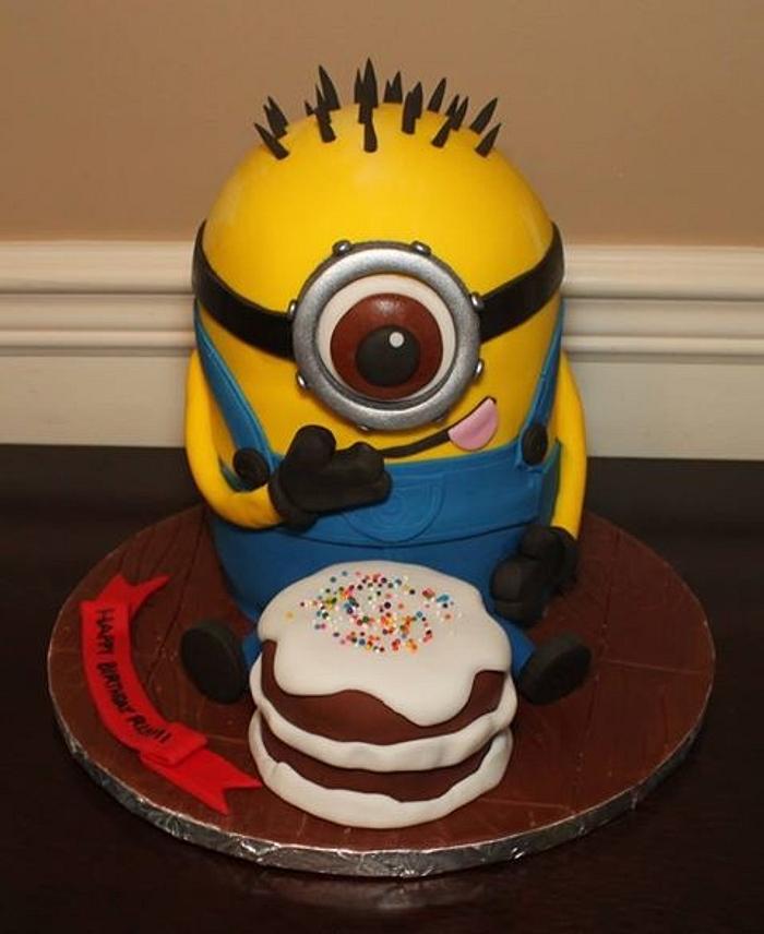 Yelllow Minion Cupcake Birthday Cake