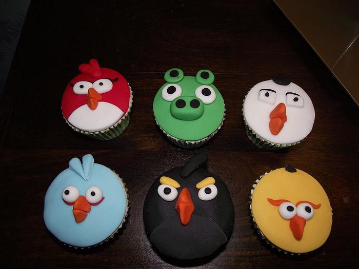 angry bird cupcakes