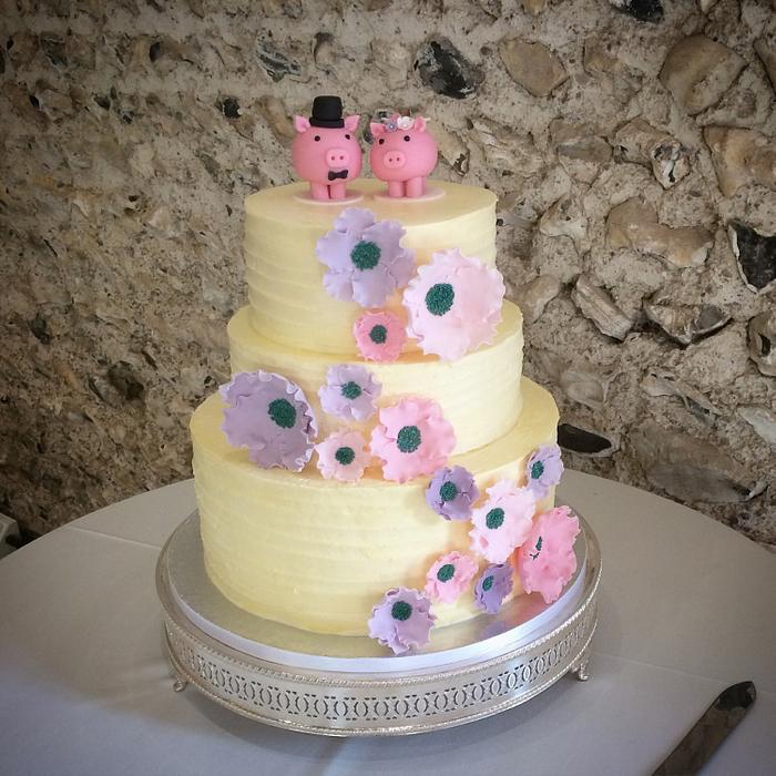 Piggies wedding cake