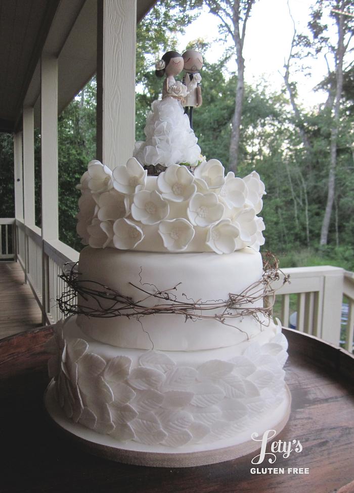 Shabby Chic Outdoor Wedding Cake