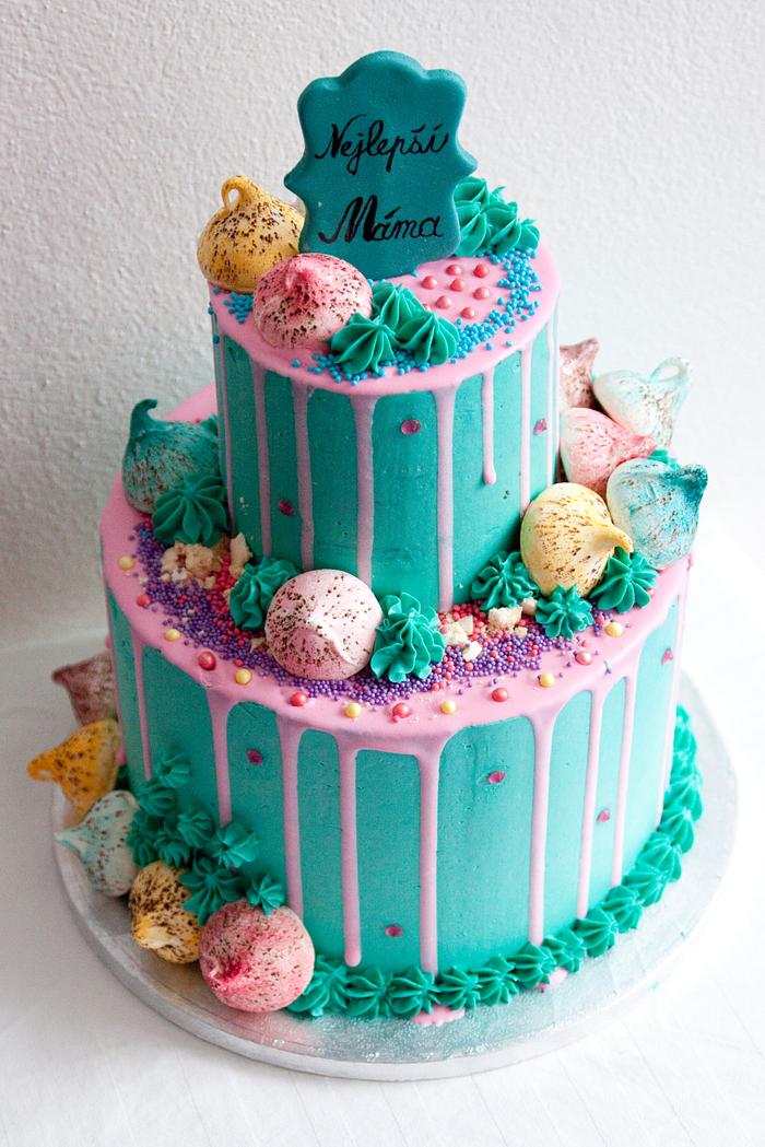 Drip cake with meringues