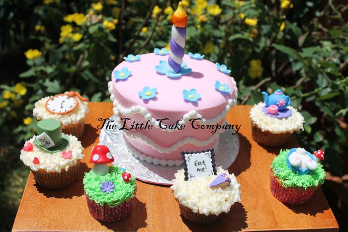 Alice in Wonderland theme cake/cupcakes