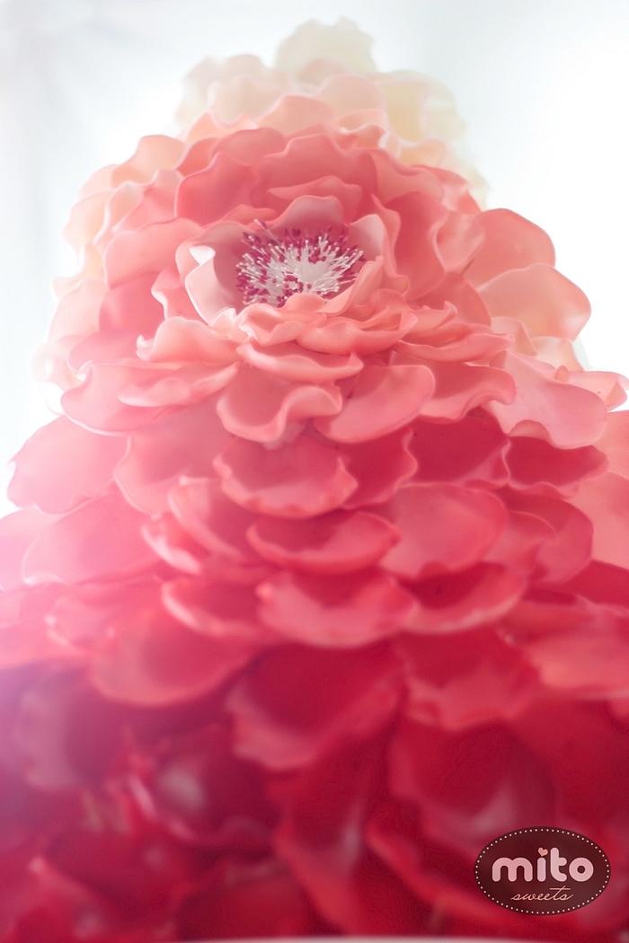 Red ombre flower cake by Mito Sweets 