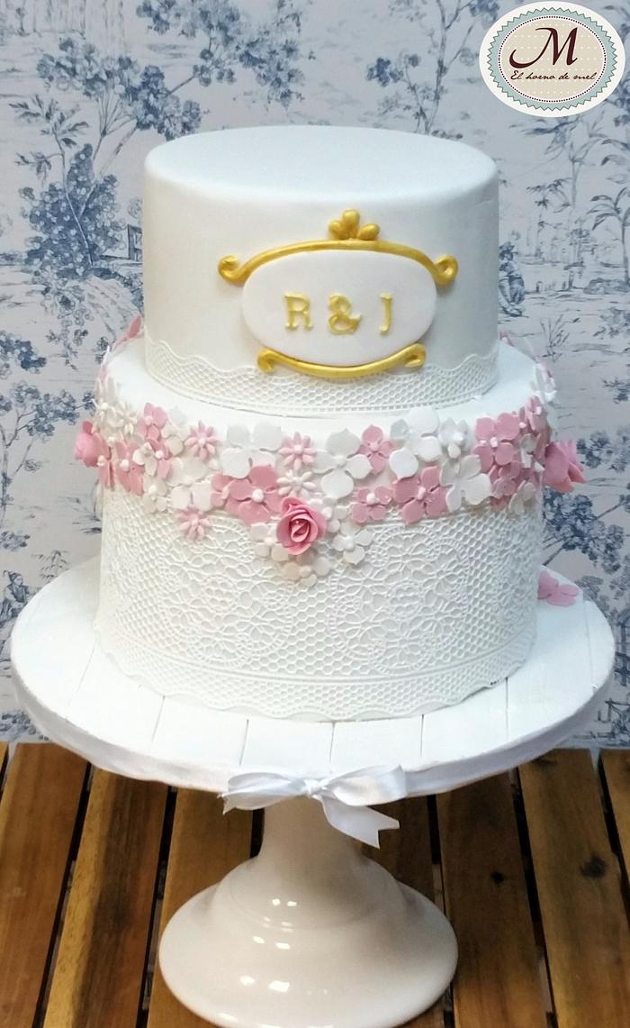 LITLE ROSE AND WHITE CAKE
