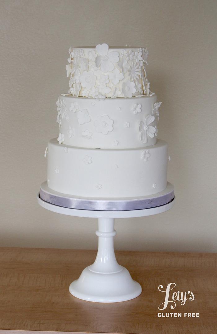 White Flowers Wedding Cake
