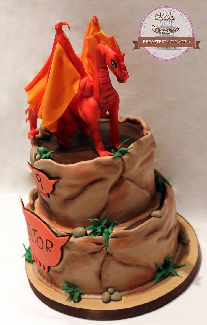  Tarta fondant Dragón.  - Dragon fondant cake.