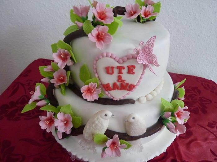 Weding cake with cherry blossoms