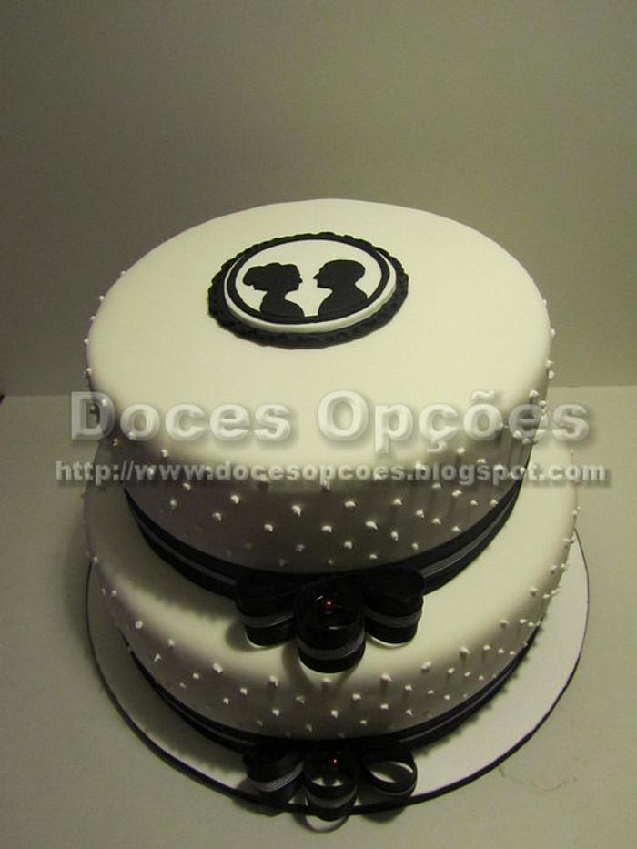wedding cake white and black