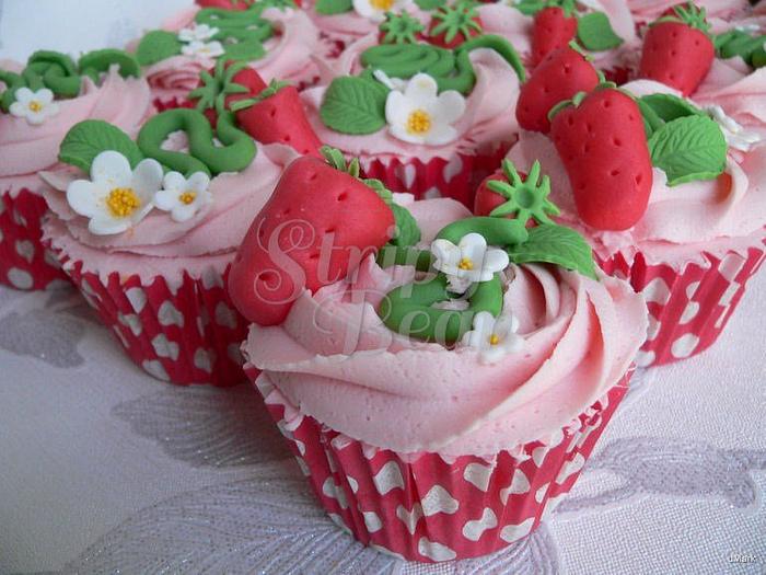 Strawberry Tea Cupcakes