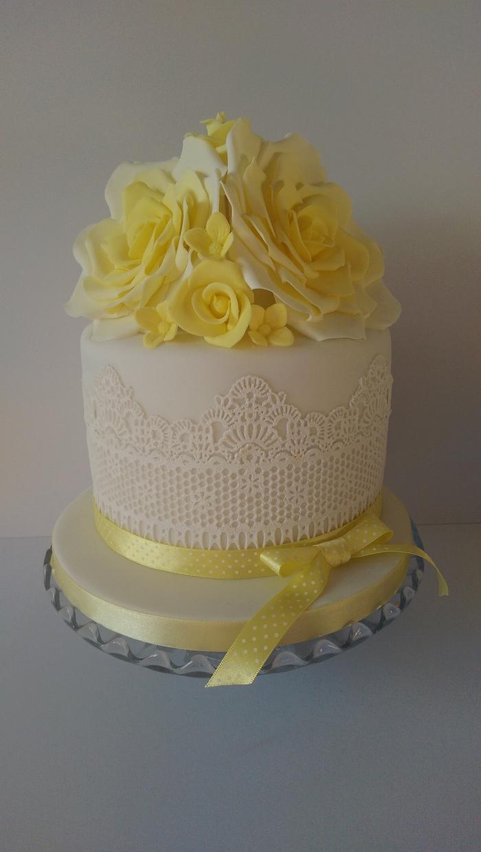 Yellow rose and lace cake.