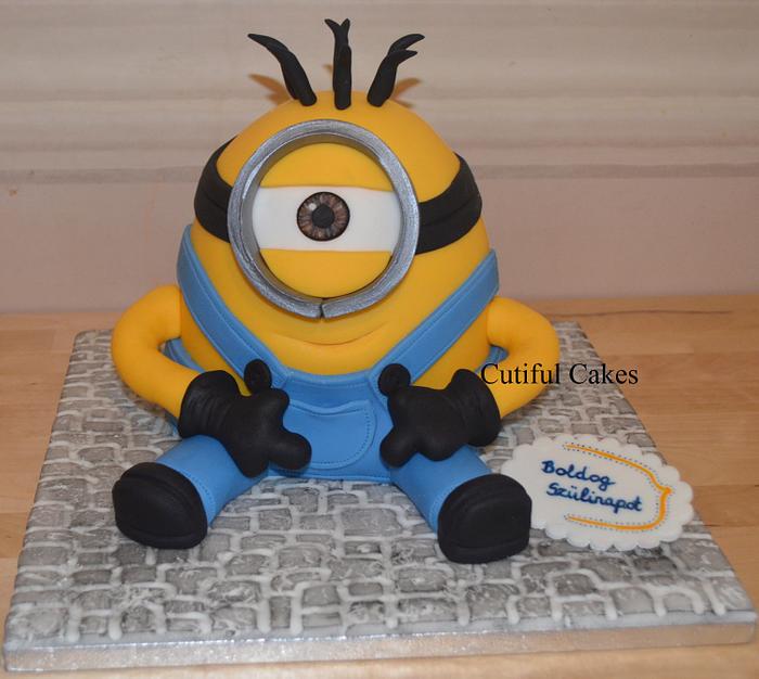 Minion cake