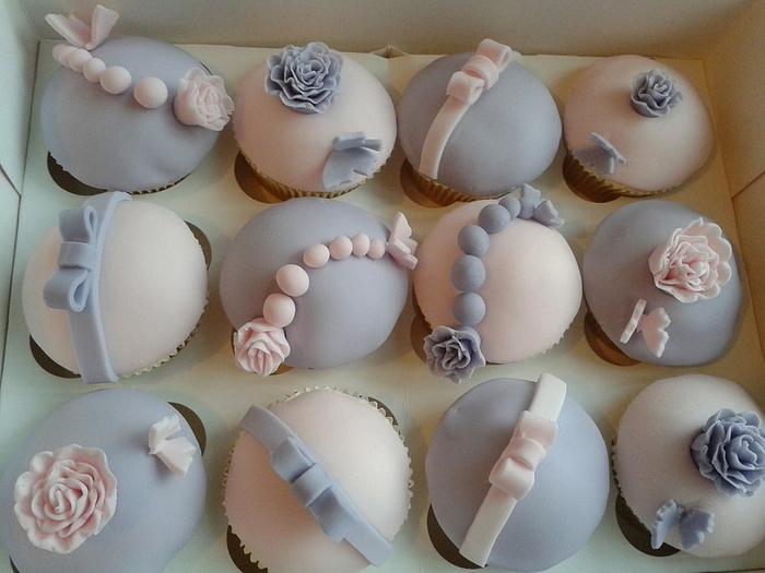 pink and lilac flower bow cakes