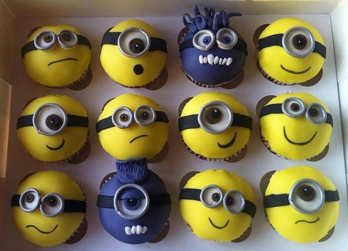 Despicable Me 2 Minion cupcakes :) 