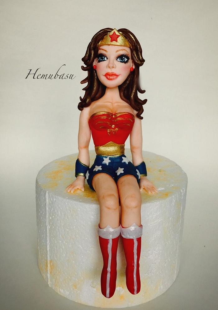 Wonder Woman cake topper!