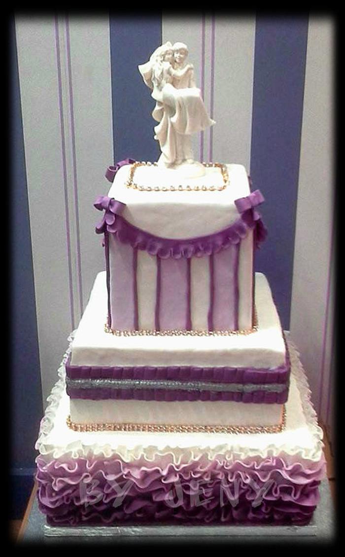 Ombre lila elegant wedding cake