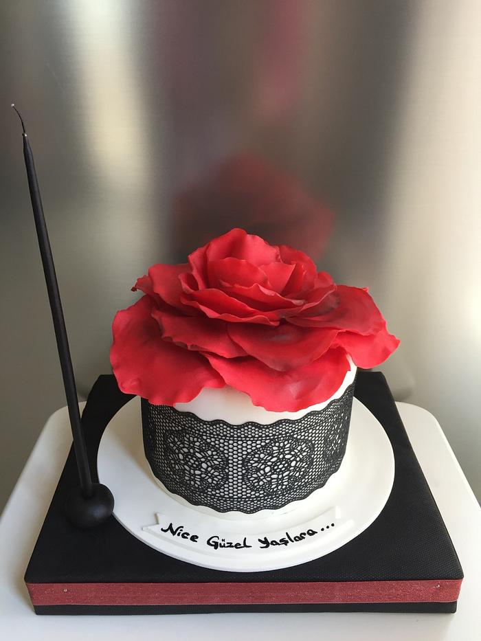 Rose Decorated Cake By Pinar Aran Cakesdecor 