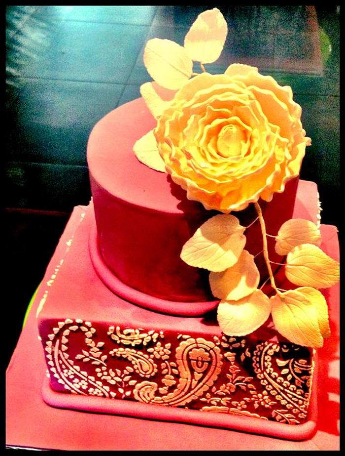 2 tiers real cake with peony & sharp edges