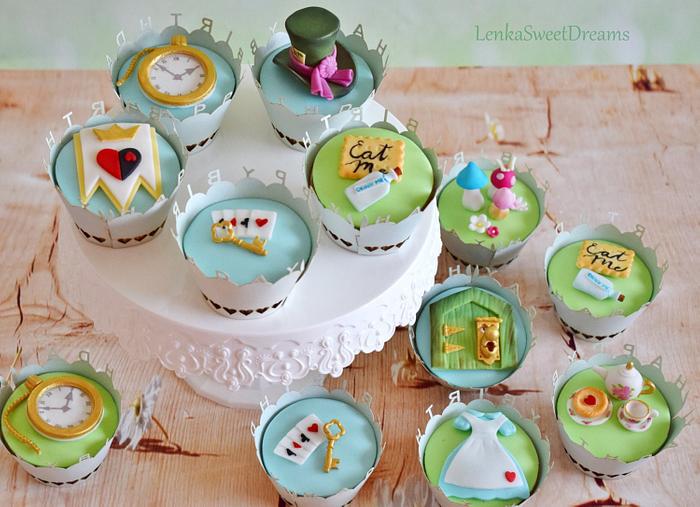 Alice in Wonderland cupcakes.