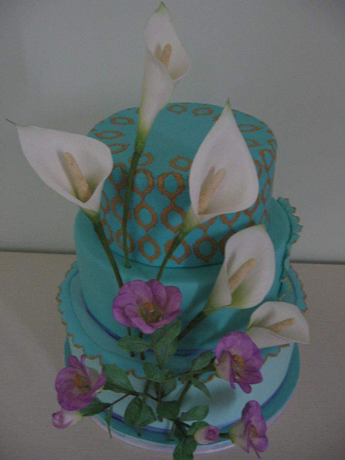 Tiffany cake with calla and lisianthus