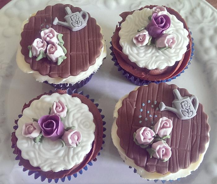 Rose/summer cupcakes