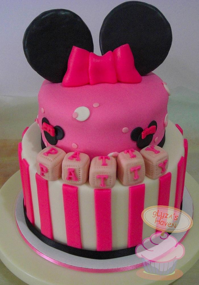 Minnie Mouse Theme Cake and Cakepops