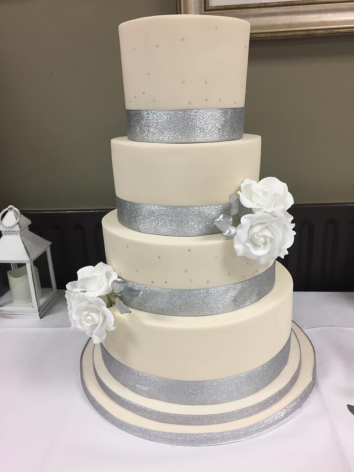 4 tier wedding cake