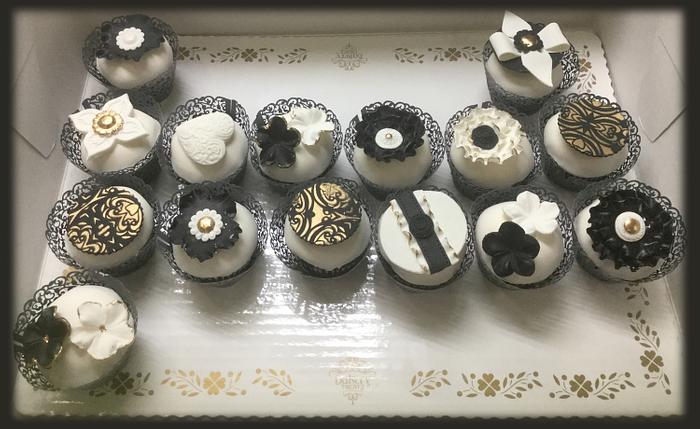 Black ,White & Gold Cupcakes