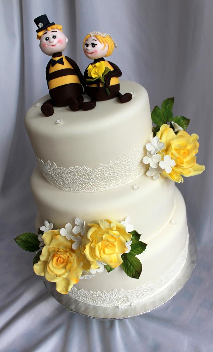 wedding cake for beekeepers
