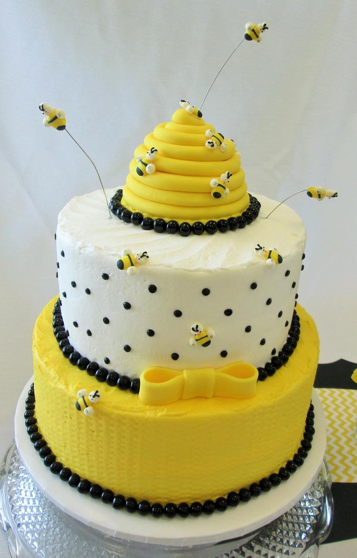 The Birthday Bee - Decorated Cake by Bliss Pastry - CakesDecor