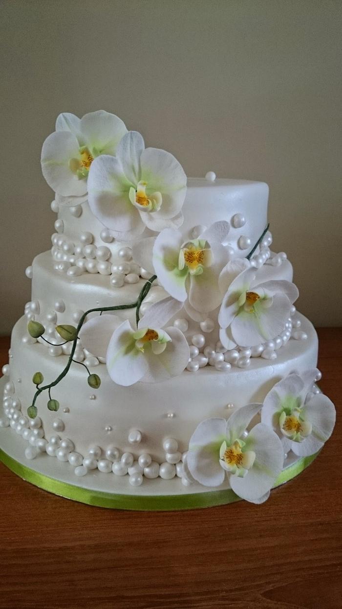 Weddingcake, with champagne bubbles and orchids