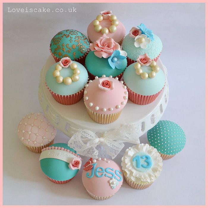 Vintage cupcakes and matching box