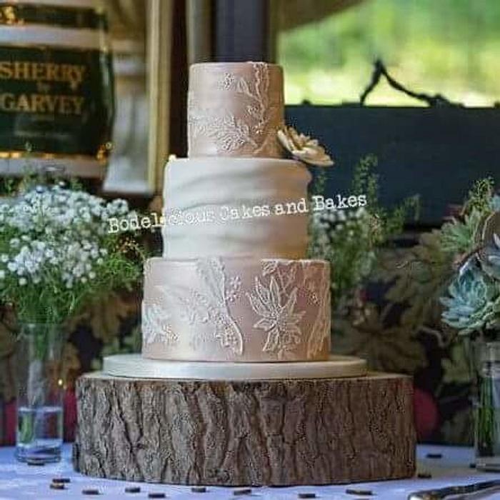 Brush vintage wedding cake 
