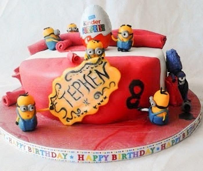 Minion kinder egg cake