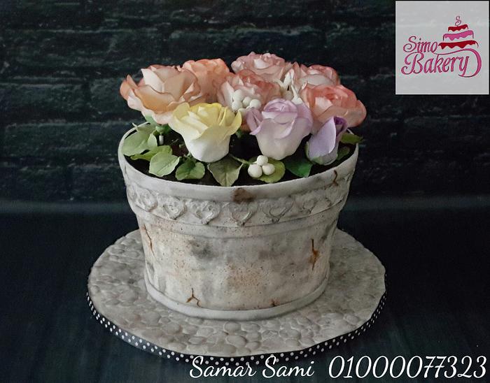 Antique Pot Cake with sugar roses of different colors.