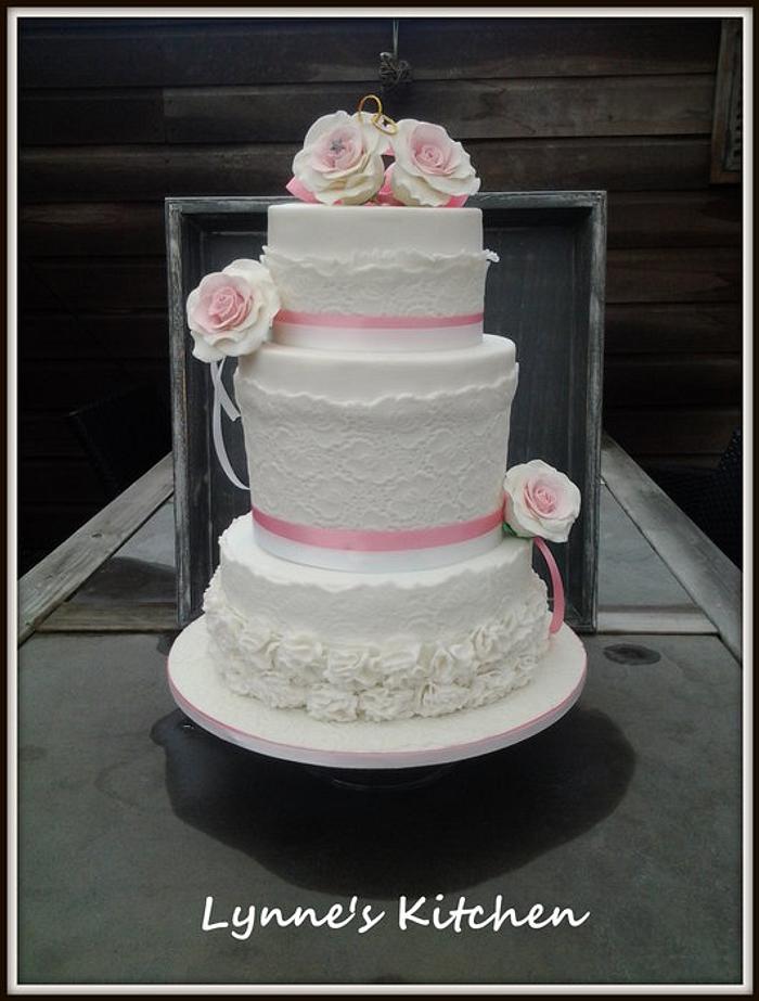 White and Pink Weddingcake
