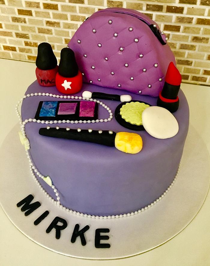 Make up cake