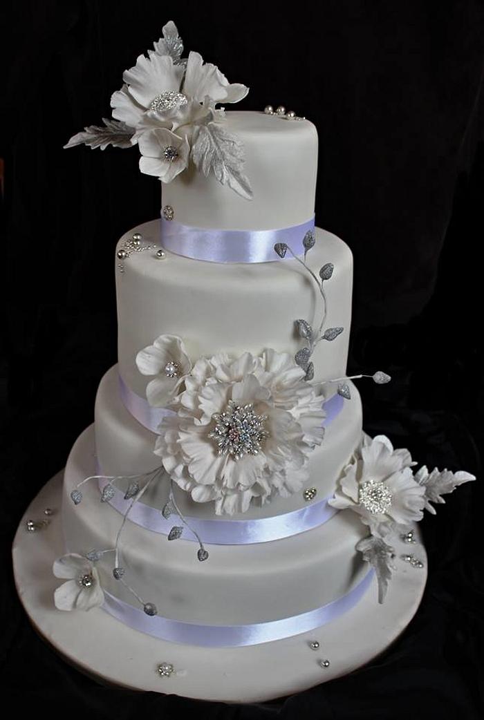 Svatební  dort z broží 